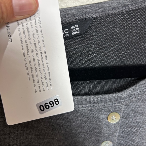 698 Size 12 NWT Gray Pullover with Decorative Buttons BloomChic - Picture 2 of 4